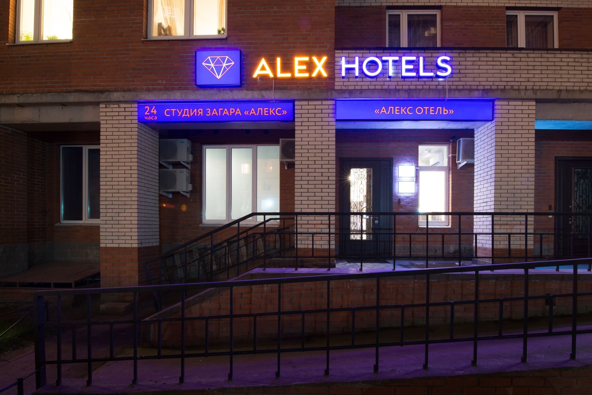 Alex Hotel On Zvezdnaya เซนต์ปีเตอร์สเบิร์ก ภายนอก รูปภาพ